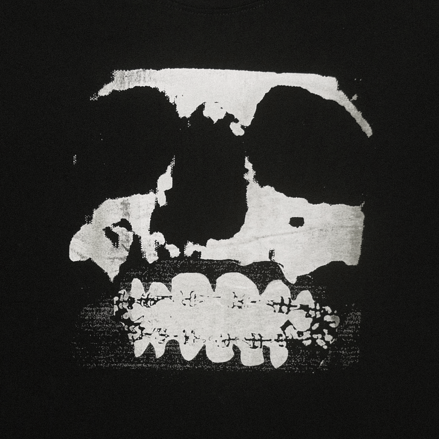 skull and braces tee